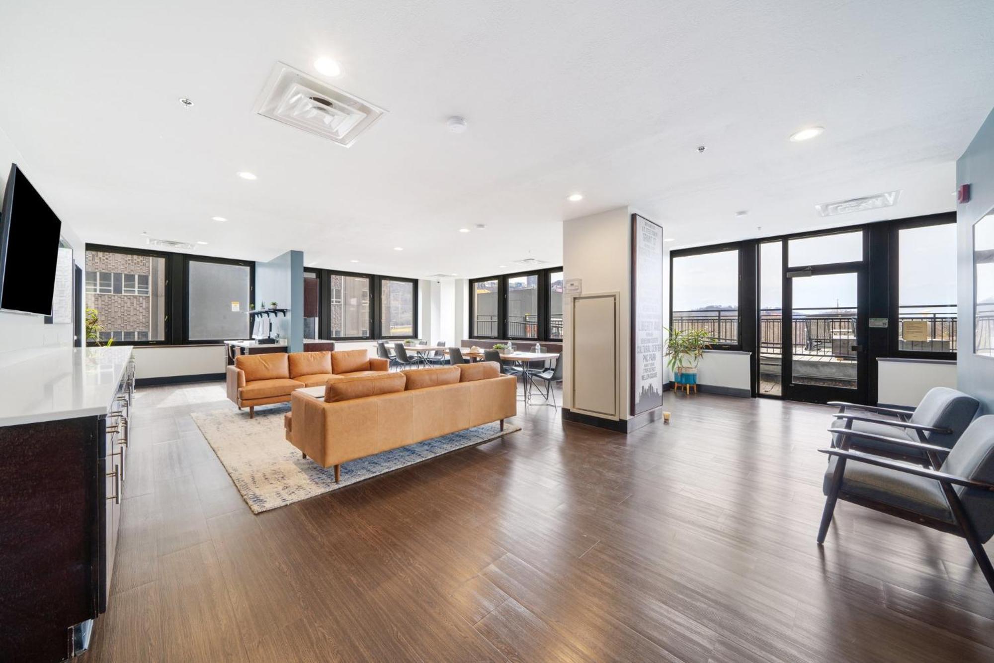 Vibrant Luxury Prime Location 24-7 Onsite Parking Gym Lounge Apartment Pittsburgh Exterior photo